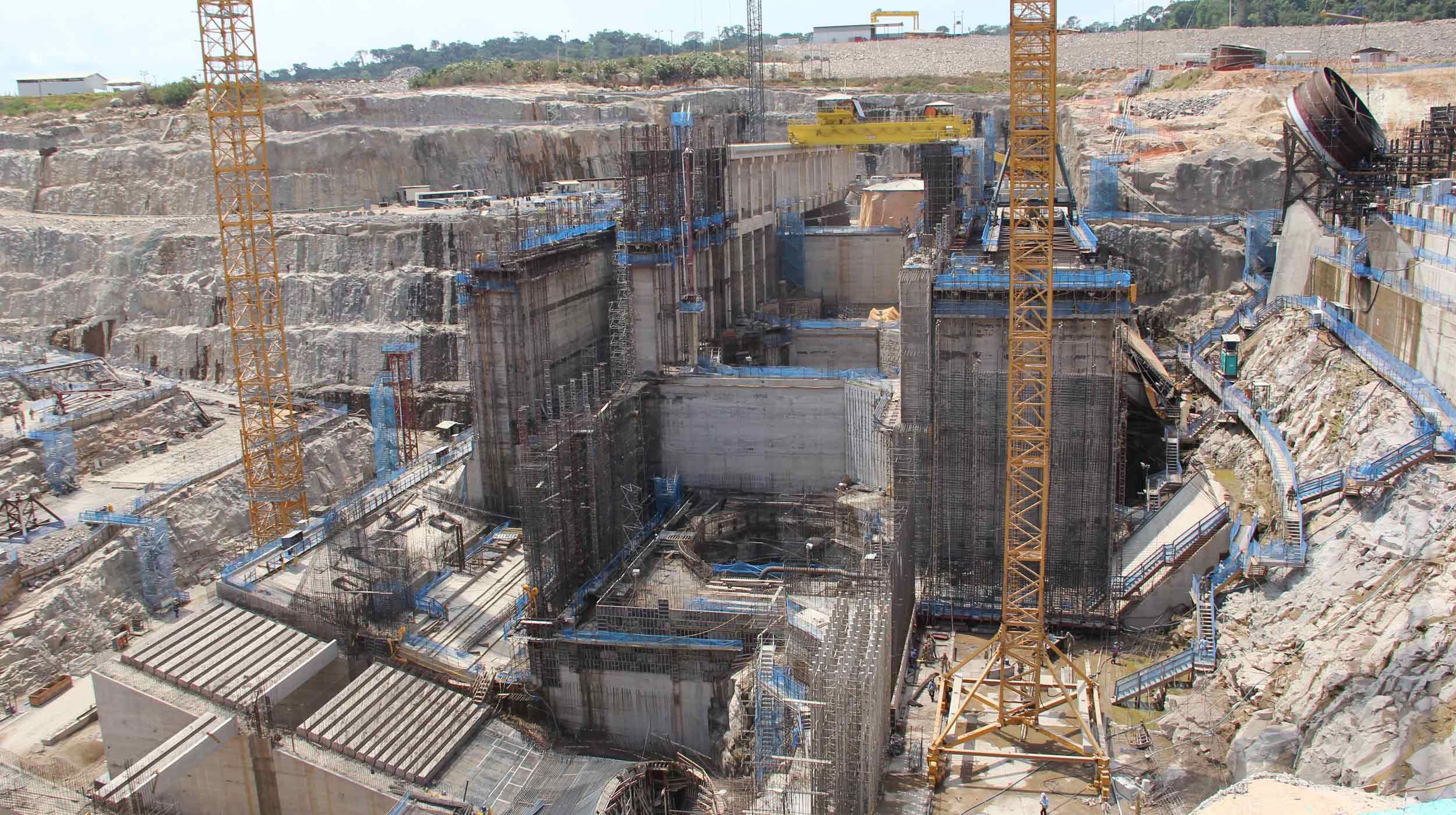 Brasilgo Gobernu Federalaren Hazkundea Azeleratzeko Programan jasotako azpiegitura planaren zati bat da Teles Pires planta hidroelektrikoa.