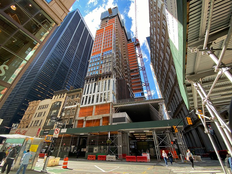 185 Broadway dorrea, New Yorkeko finantza distrituan nabarmen