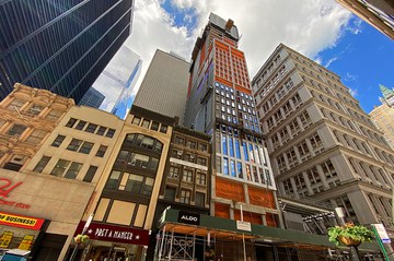 185 Broadway dorrea, New Yorkeko finantza distrituan nabarmen