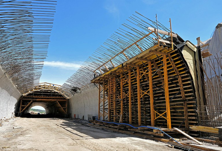 Beste tunel bat aire zabalean ULMArekin