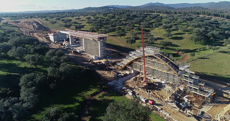 Ekipo ugari Portugalgo abiadura handiko linearen lehen zatia eraikitzeko