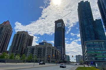 Errendimendu handia eta segurtasuna Kanadako Mississauga zentroko bizitegi proiektuan: Wesley dorrea