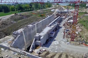 Nueva esclusa en el río Po, Italia